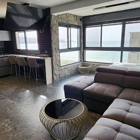 מבנים בים 75 Suites At Sea Хайфа Экстерьер фото