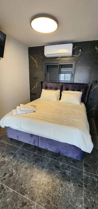 מבנים בים 75 Suites At Sea Хайфа Экстерьер фото