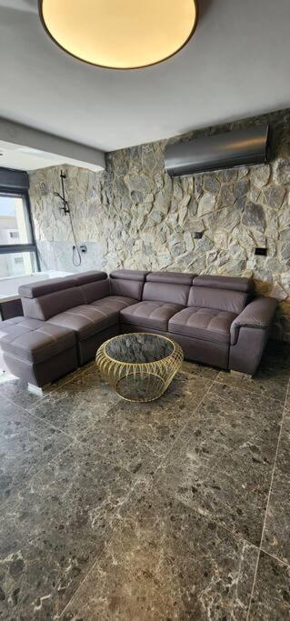 מבנים בים 75 Suites At Sea Хайфа Экстерьер фото