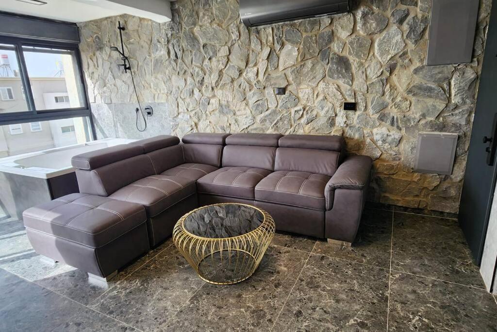 מבנים בים 75 Suites At Sea Хайфа Экстерьер фото